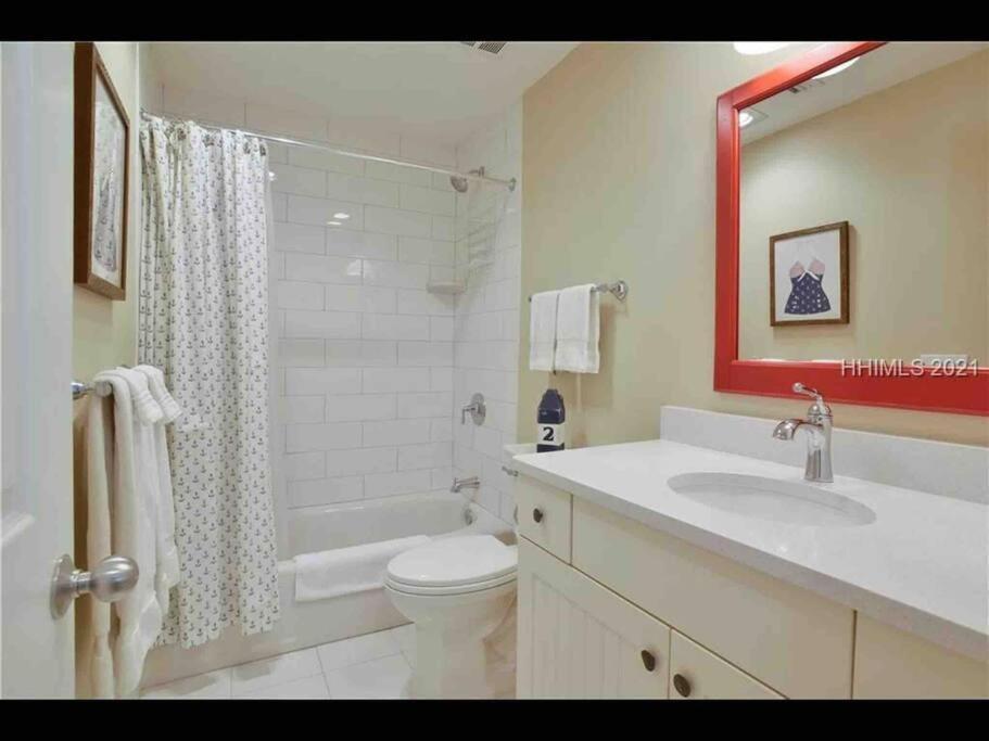 In The Heart Of Harbour Town 2Br 2Ba Pool Access Close To Beach Hilton Head Island Eksteriør billede