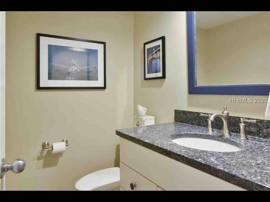 In The Heart Of Harbour Town 2Br 2Ba Pool Access Close To Beach Hilton Head Island Eksteriør billede