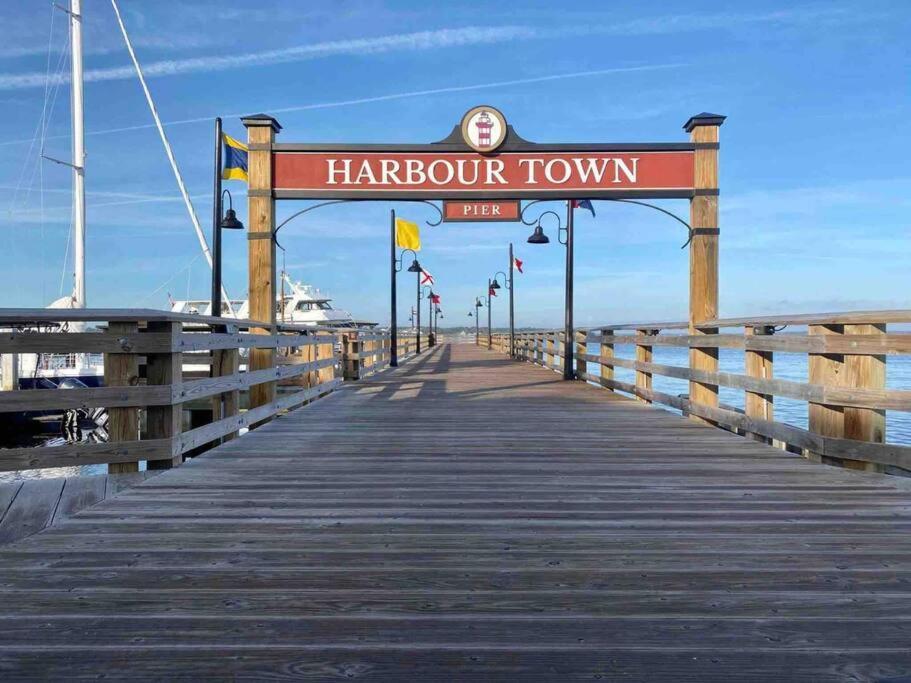 In The Heart Of Harbour Town 2Br 2Ba Pool Access Close To Beach Hilton Head Island Eksteriør billede