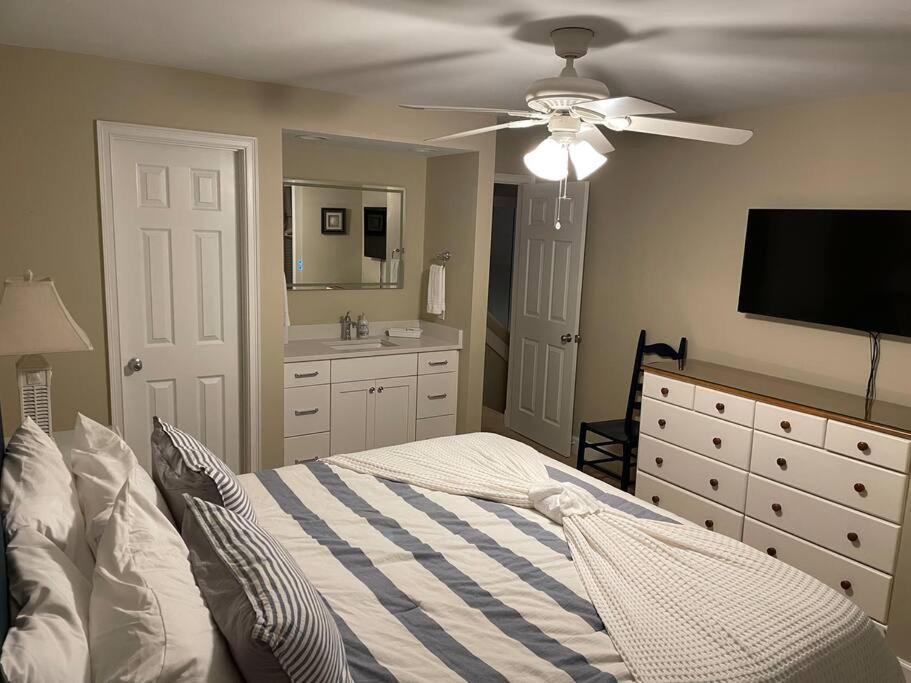In The Heart Of Harbour Town 2Br 2Ba Pool Access Close To Beach Hilton Head Island Eksteriør billede