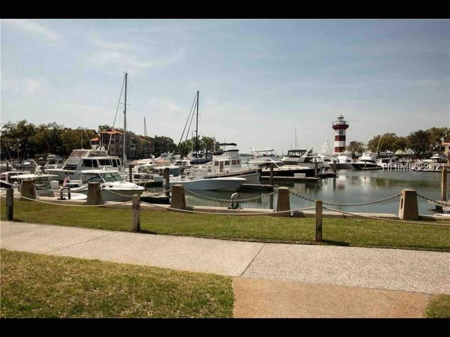 In The Heart Of Harbour Town 2Br 2Ba Pool Access Close To Beach Hilton Head Island Eksteriør billede