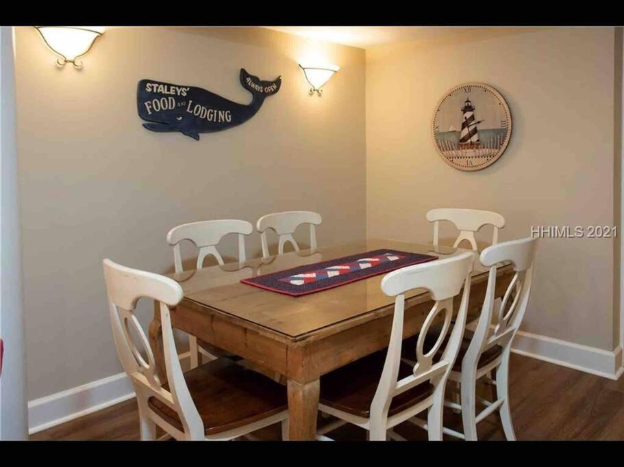 In The Heart Of Harbour Town 2Br 2Ba Pool Access Close To Beach Hilton Head Island Eksteriør billede