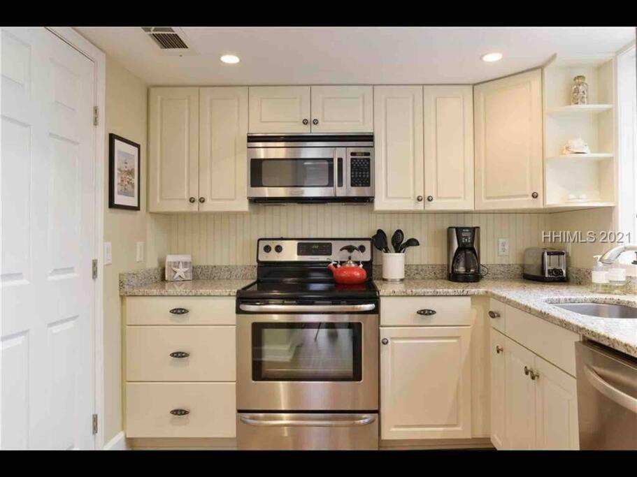 In The Heart Of Harbour Town 2Br 2Ba Pool Access Close To Beach Hilton Head Island Eksteriør billede
